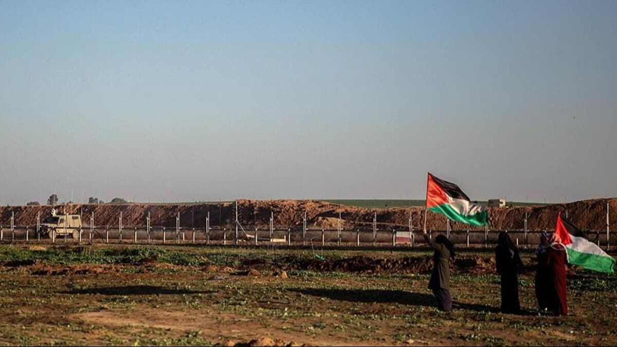 srail uaklar Gazze snrnda... Tarm arazileri ierii bilinmeyen kimyasallarla ilalanyor!