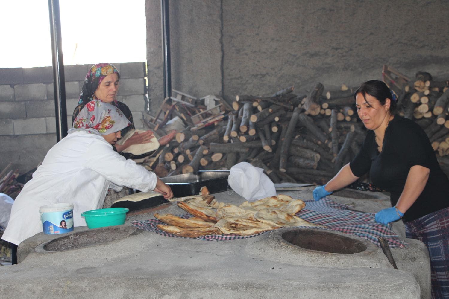 Kad�nlardan 65 ya� ve �zeri  vatanda�lara �cretsiz ekmek