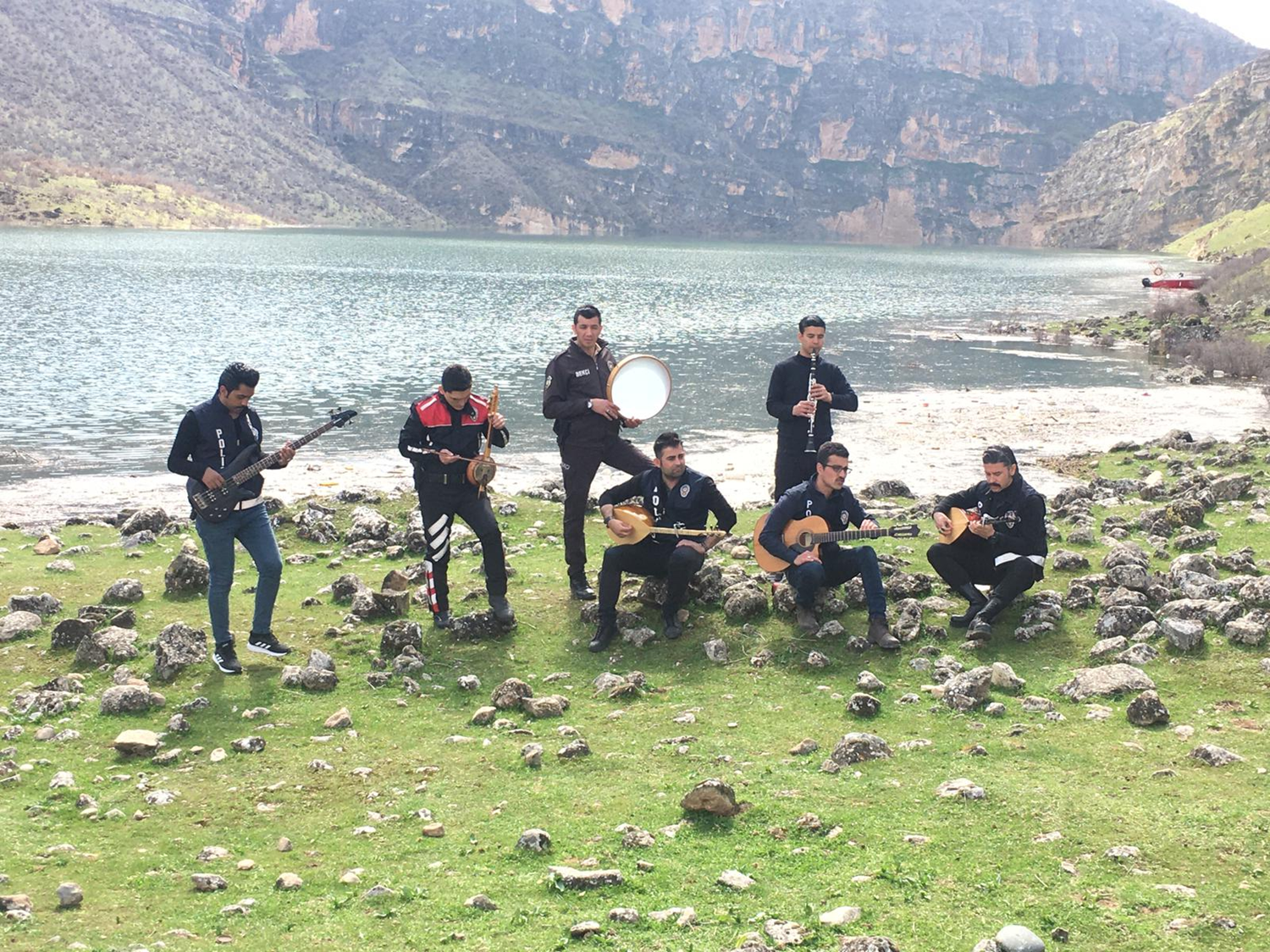 Siirt polisinden 3 dilde klip