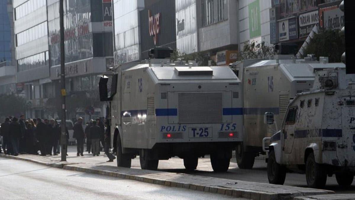 Van'da gsteri ve yryler 15 gn sreyle yasakland