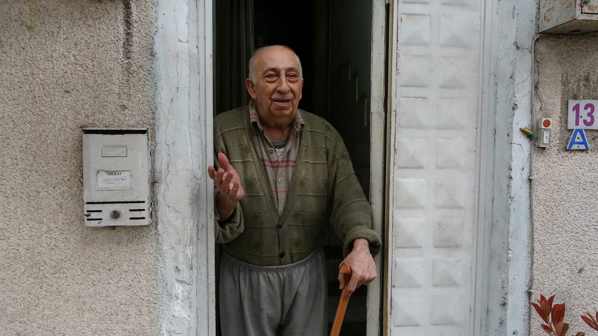 Burhan amca hastaneye kald�r�ld�