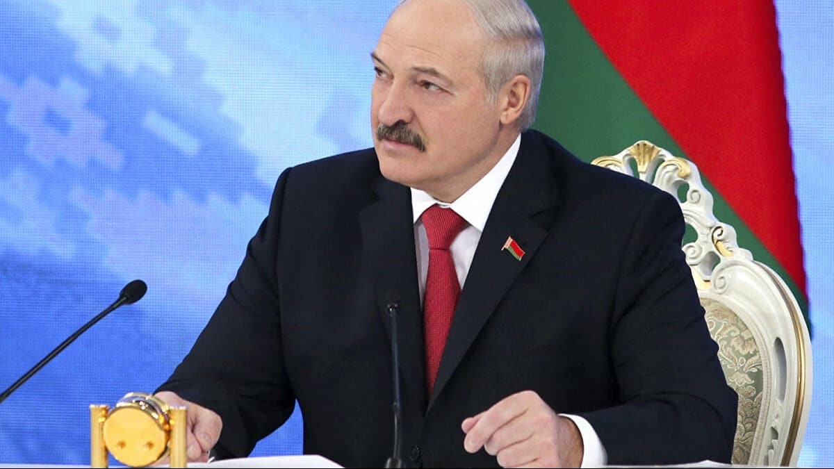 Belarus Cumhurbakan Lukaenko: lkeyi karantinaya alrsak ne yiyeceiz?