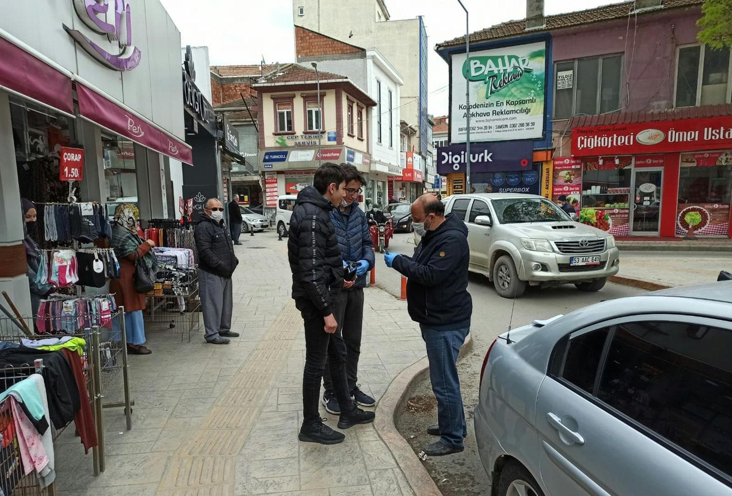 Yasa�a ra�men soka�a ��kan gen�te pes dedirten savunma