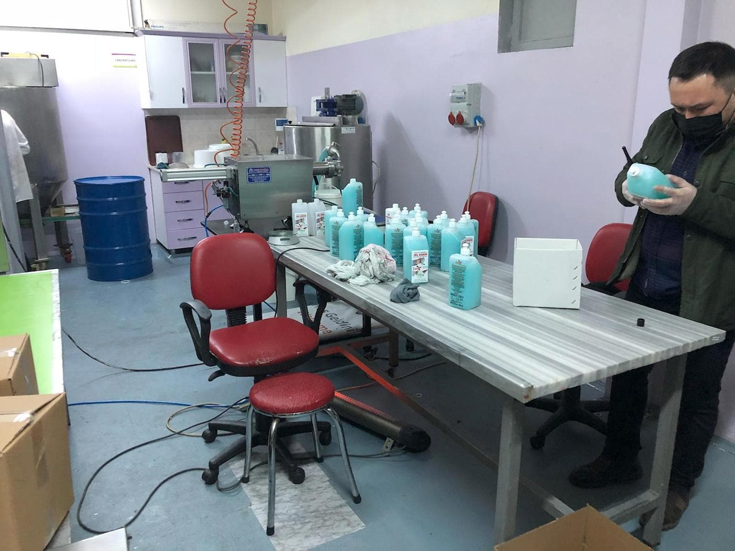 113 koli ka�ak dezenfektan yakaland�