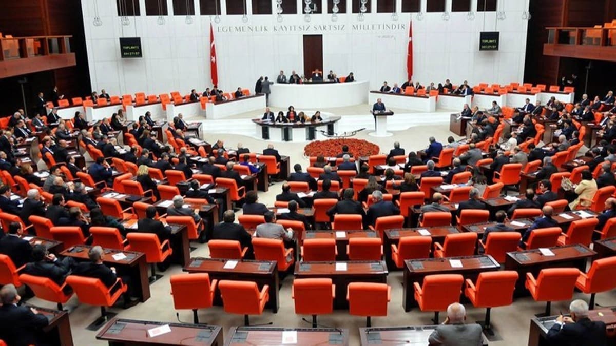 AK Parti'den yeni kanun teklifi! Yaz dnemi telafi eitimleri yaplacak