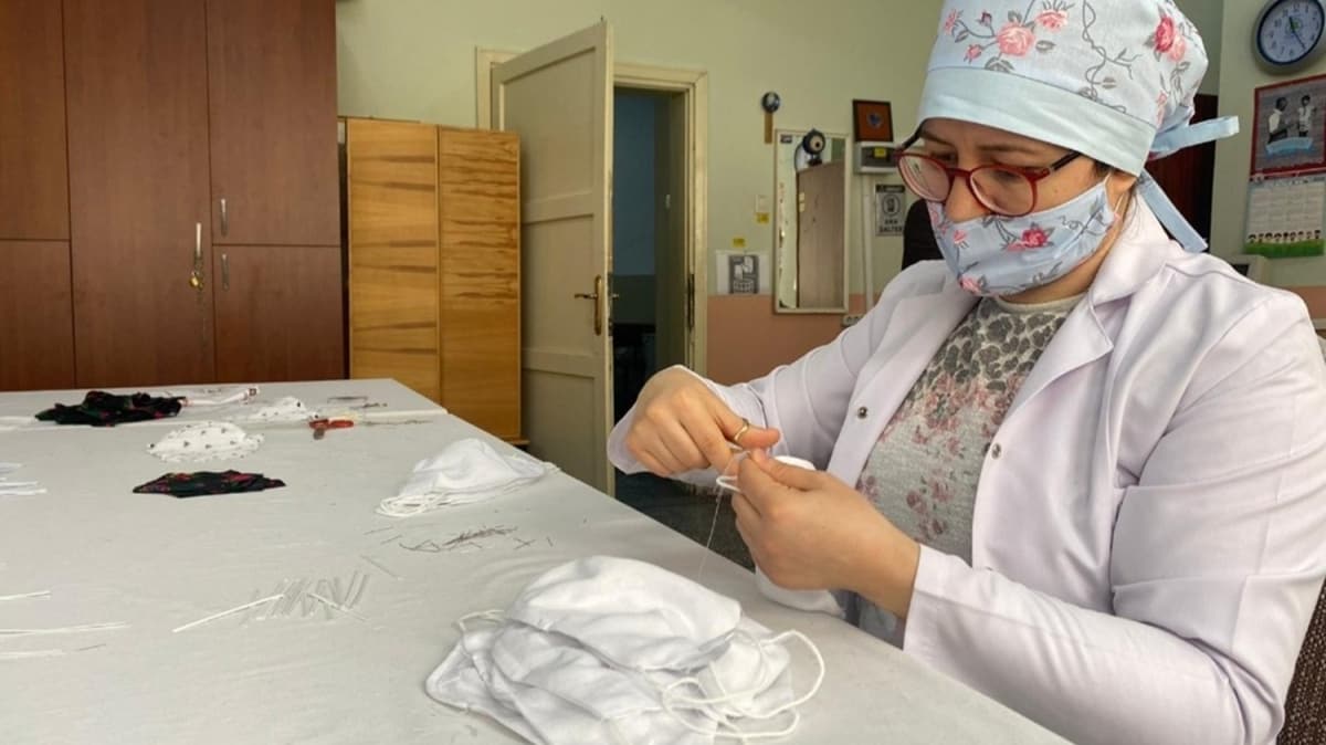 Usta reticiler el emeiyle gnle 600 adet maske retiyor 