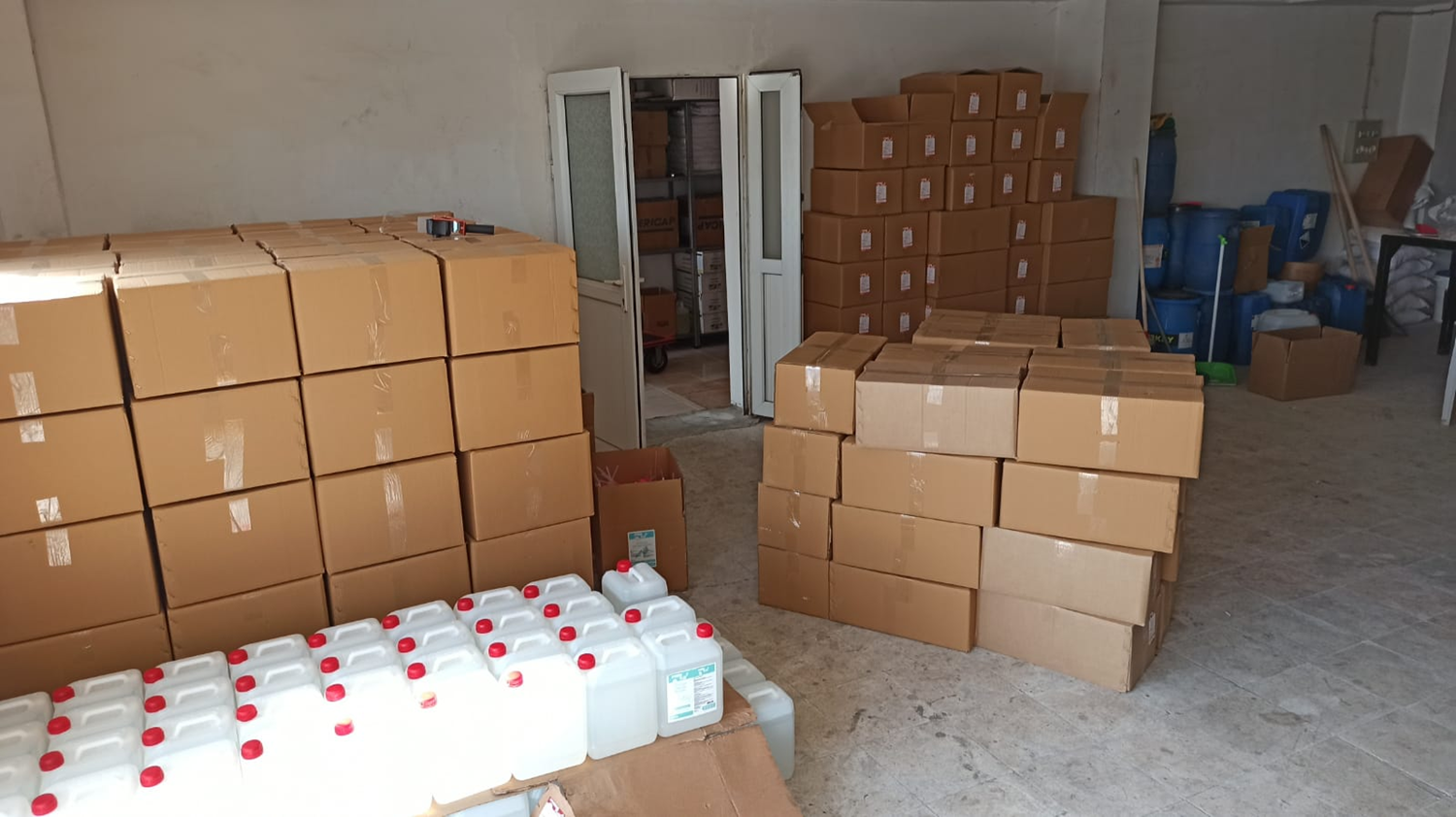 Ankara'da ka�ak dezenfektan �r�nleri yakaland�