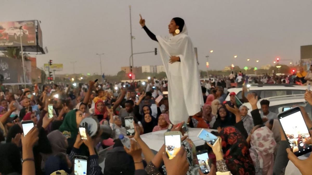 mer el Beir'in devrilmesinden 1 yl sonra Sudan hala krizden k yolunu aryor