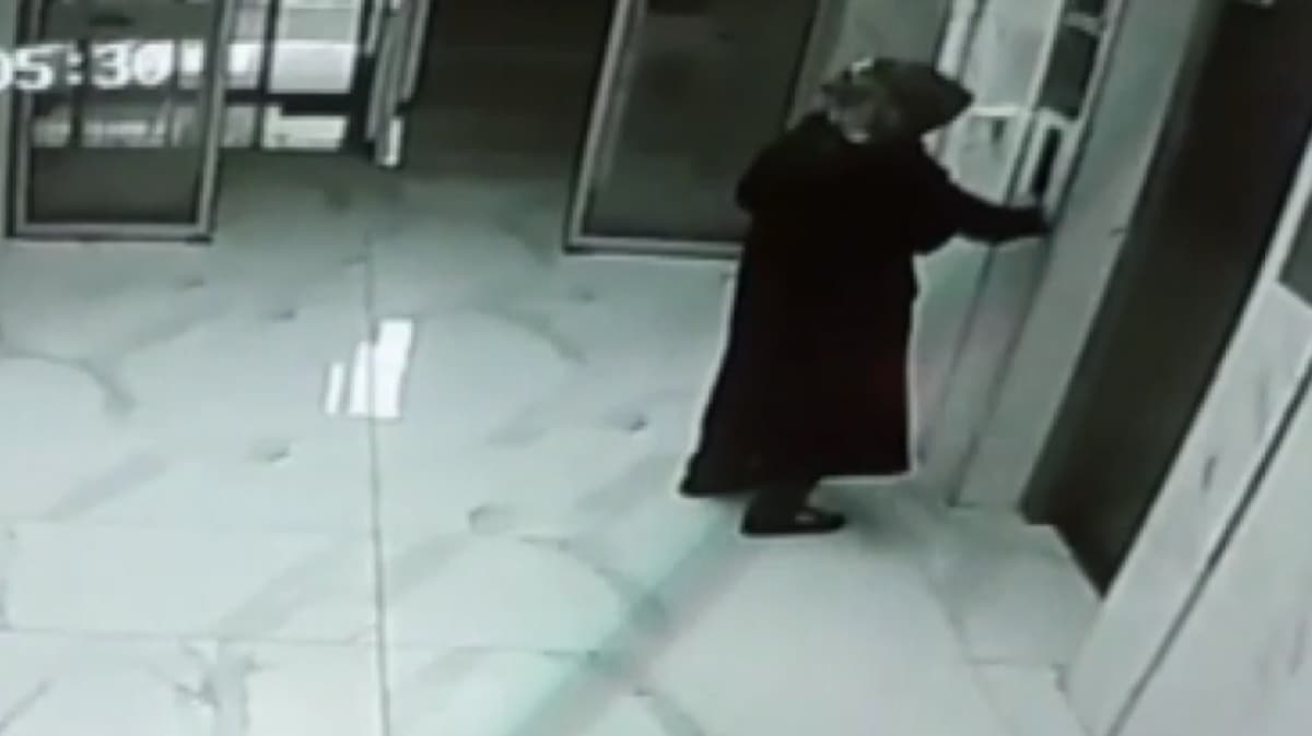 Kayseri'de apartmann merdiven korkuluklarna sv sren kadn serbest brakld