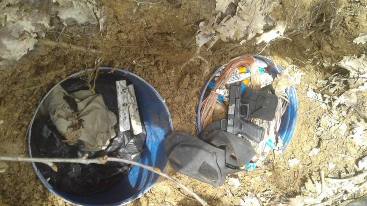 Bitlis'te PKK'l terristlere ait malzemeler imha edildi 