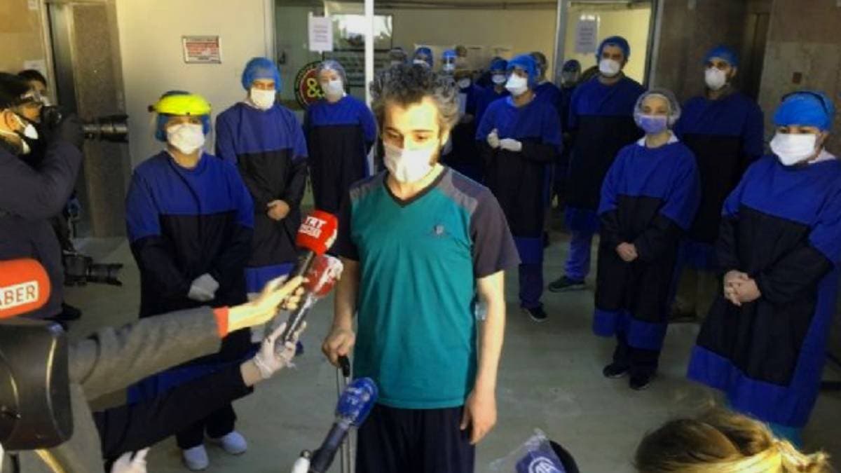 Koronavir�s� yenen doktor: Beni b�raksalar �imdi g�reve d�nerim