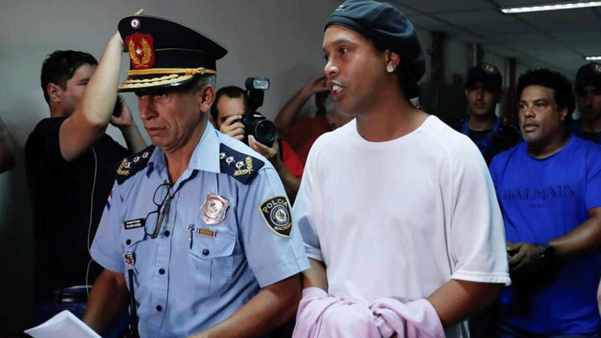 Futbolun zirvesinden hapishaneye: Ronaldinho'nun ��k���!