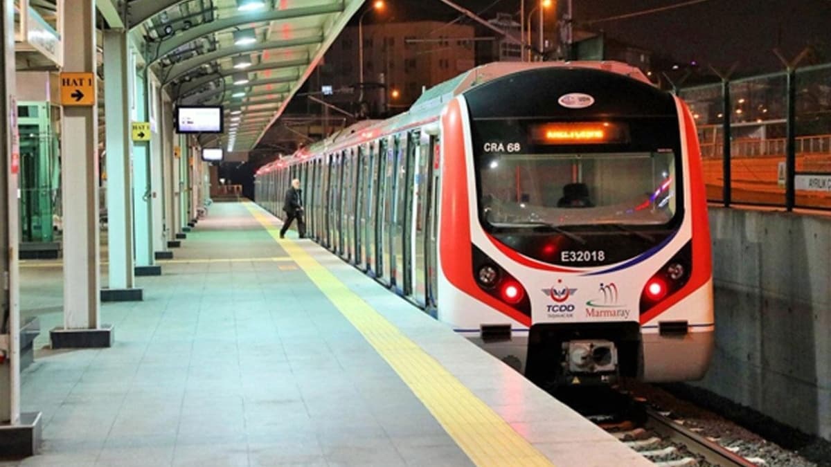 Marmaray seferleri soka�a ��kma yasa�� kapsam� d���nda kalanlar i�in yar�m saat aral�klarla yap�l�yor