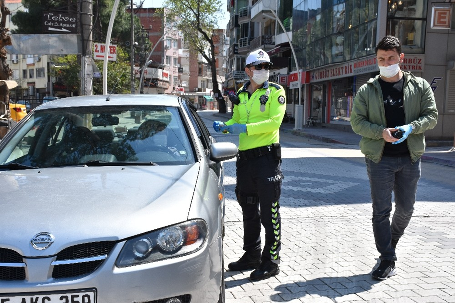 Menemen polis ve jandarmas�ndan s�k� �nlem