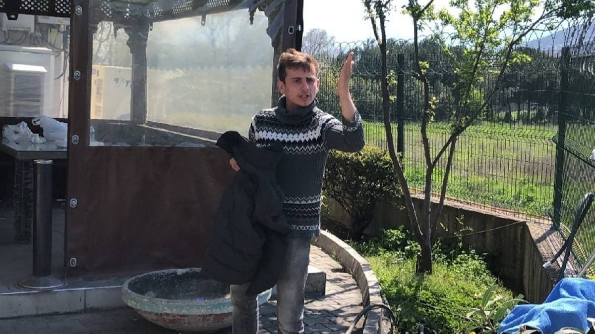 Ceza yazlacan renince alad ardndan gazetecilere saldrd