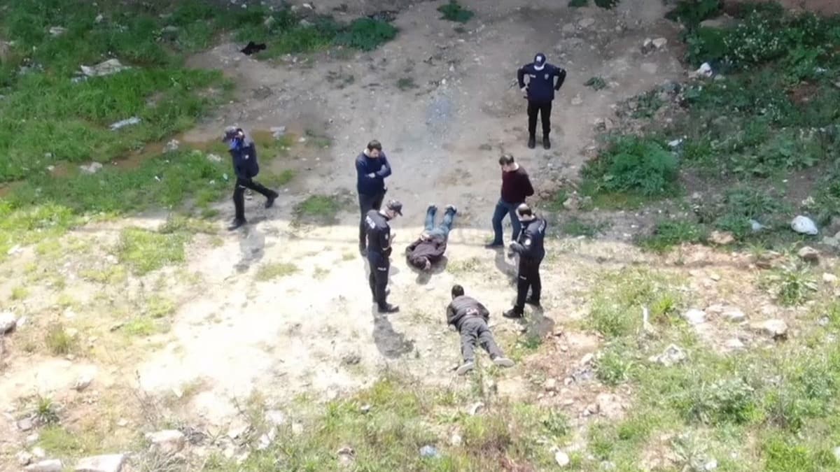 Sultanbeyli'de sokaa kma yasana uymayan iki kii drone yardmyla yakaland 