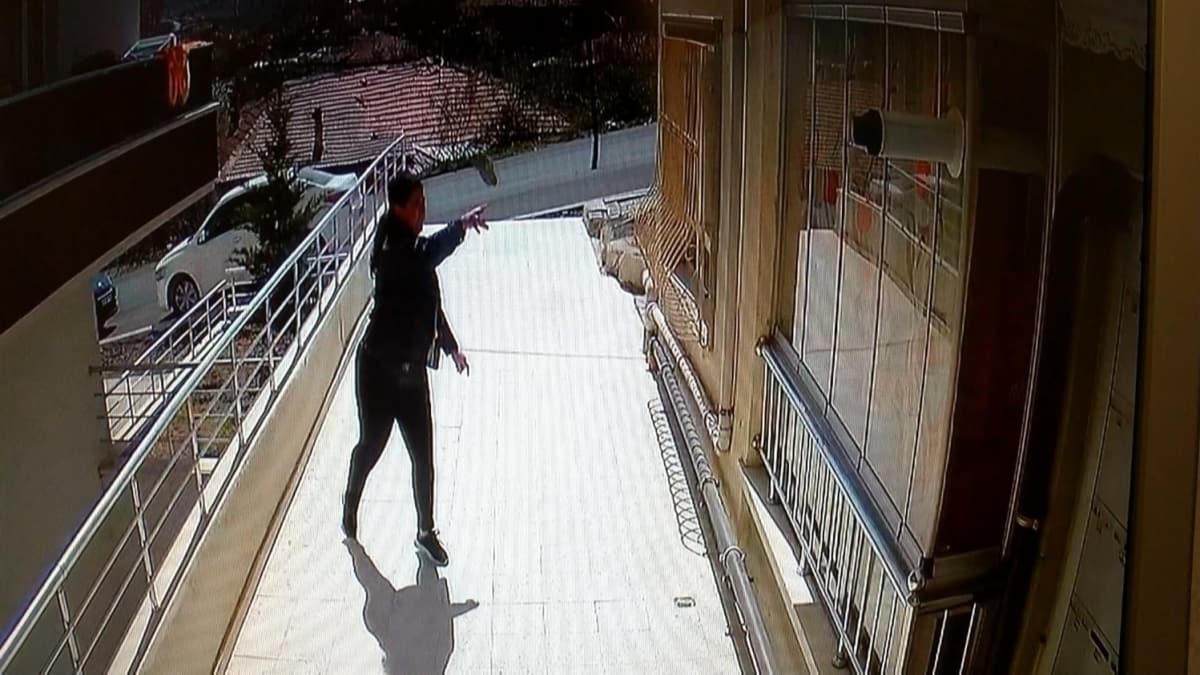 Eski sevgilisinin evini talayp, annesini baklad, adli kontrol artyla serbest brakld