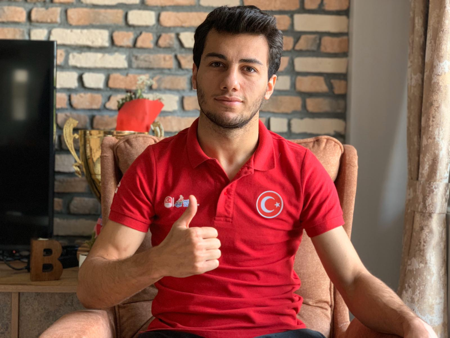 Burak Uygur, olimpiyat alt�n� pe�inde