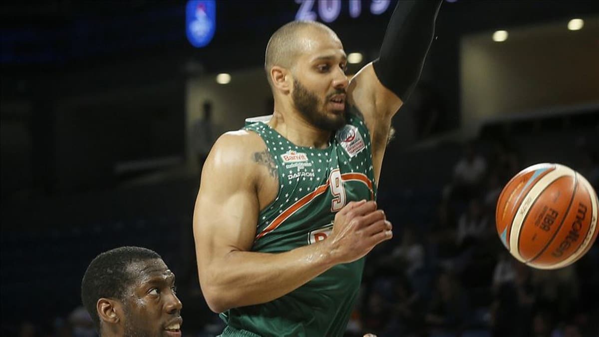 Karyaka'da Jordan Morgan ile yollar ayrlmak zere