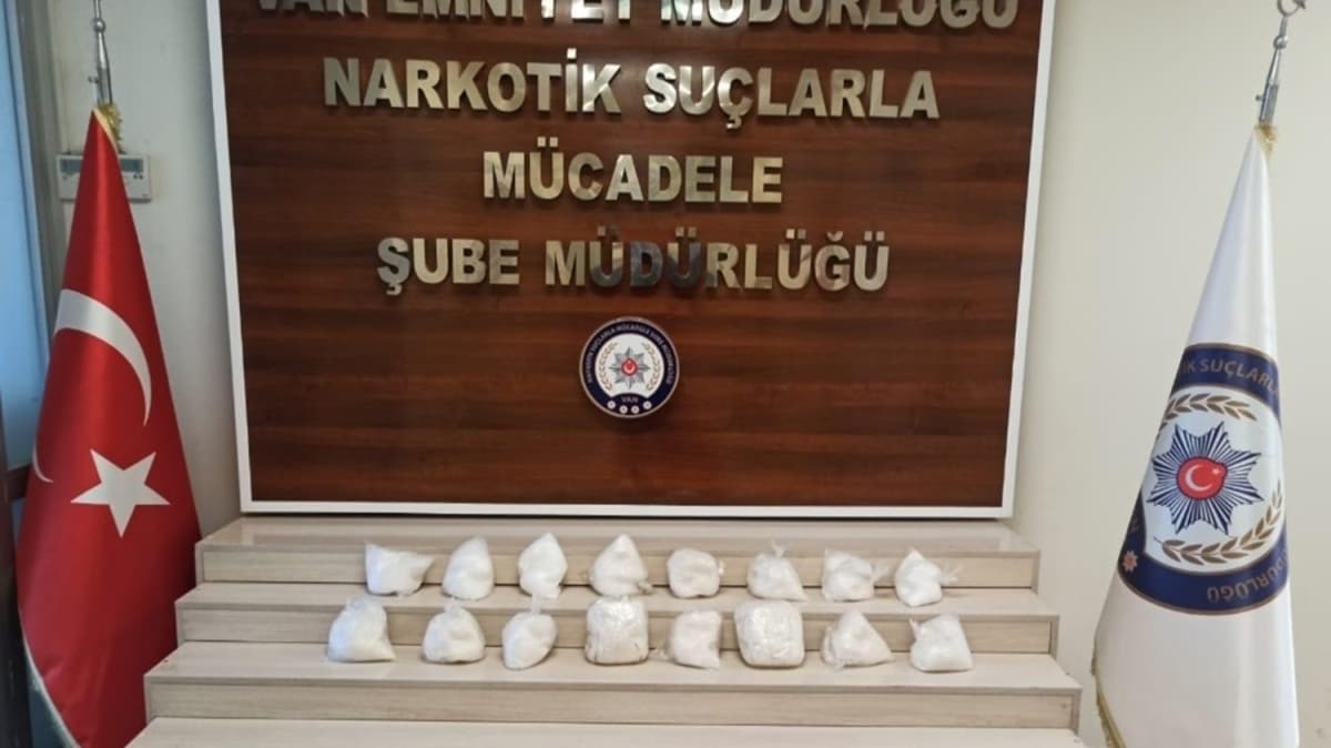 Polis 9 kilo uyuturucu ele geirdi
