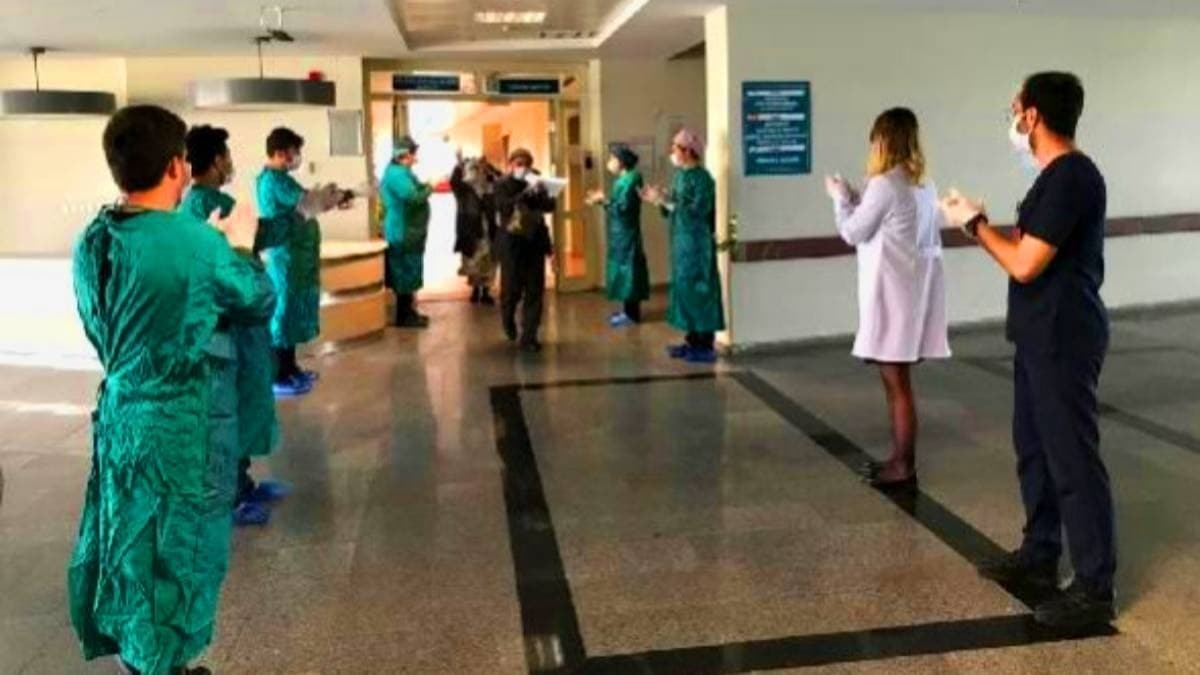 Yozgat'ta koronavirs yenen 2 hasta alklarla taburcu edildi