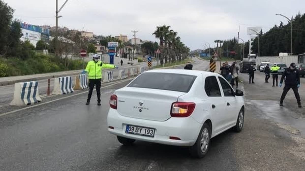 Dur' ihtarna uymadlar, aralar balannca yryerek dndler