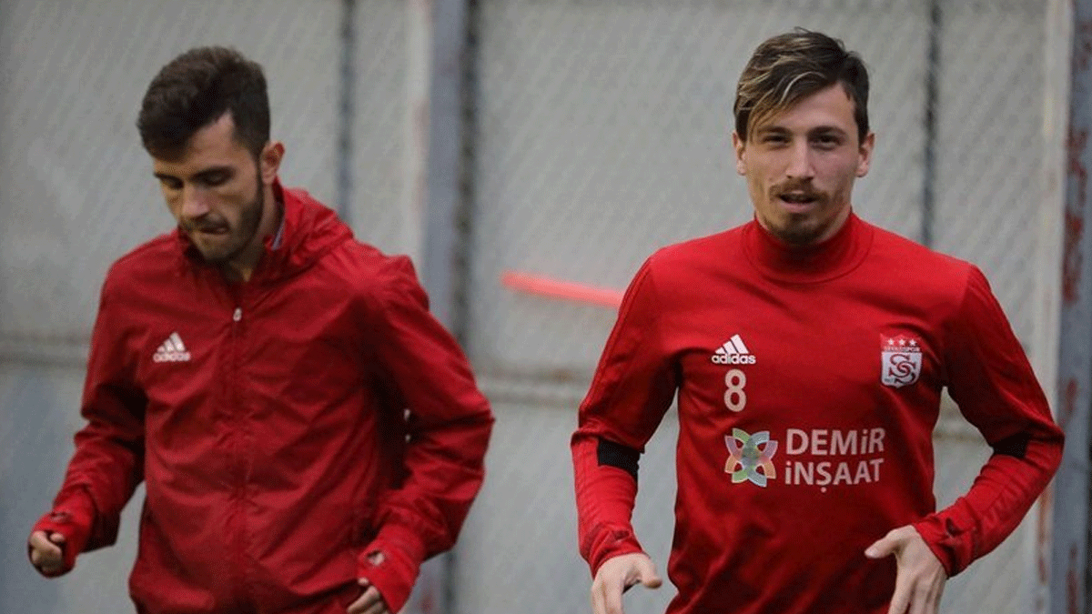 R�za �al�mbay a��klad�! Mert Hakan ve Emre K�l�n�'a Almanya'dan teklif var!