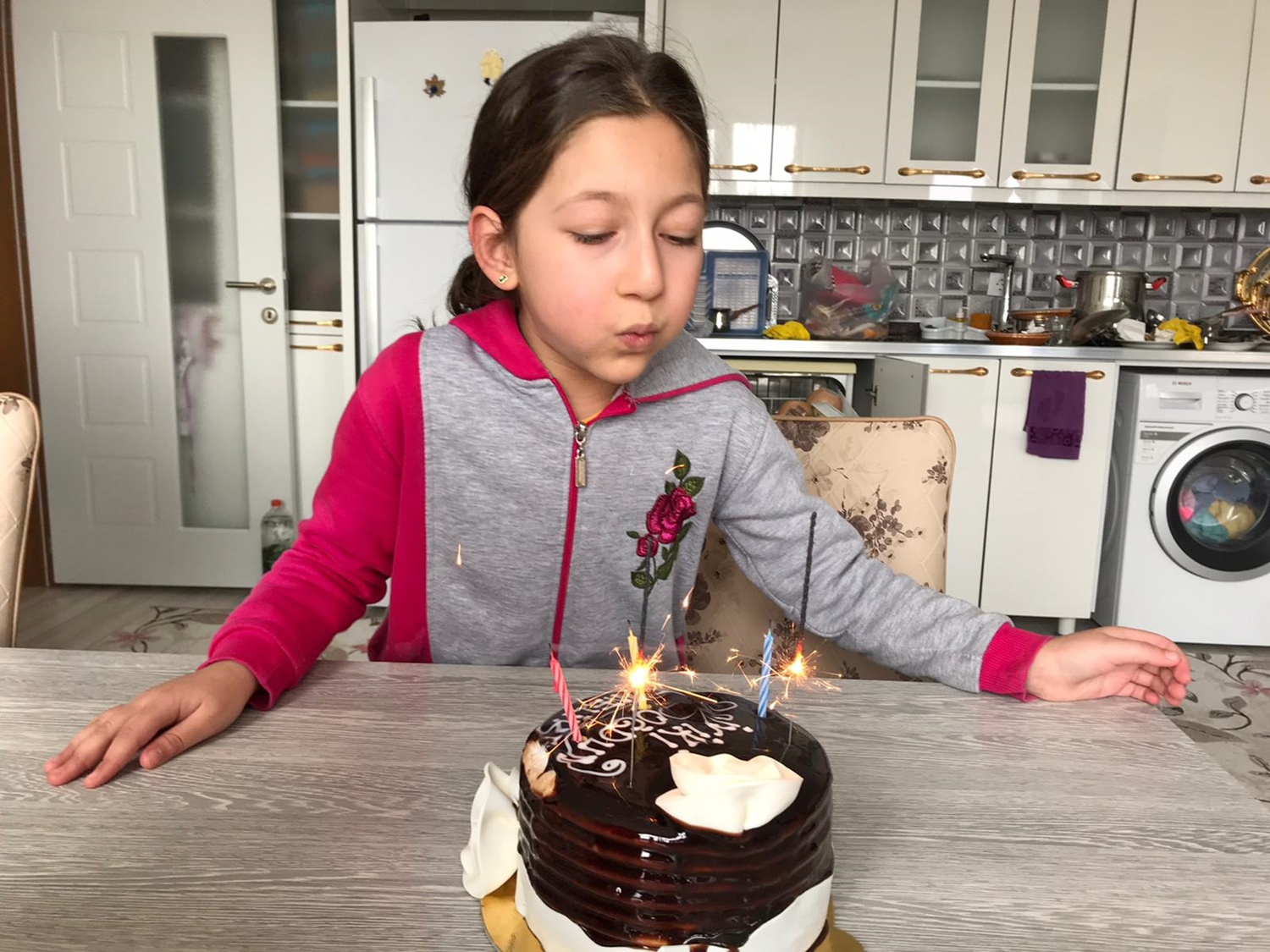 Zab�tadan k���k Melike'ye do�um g�n� s�rprizi