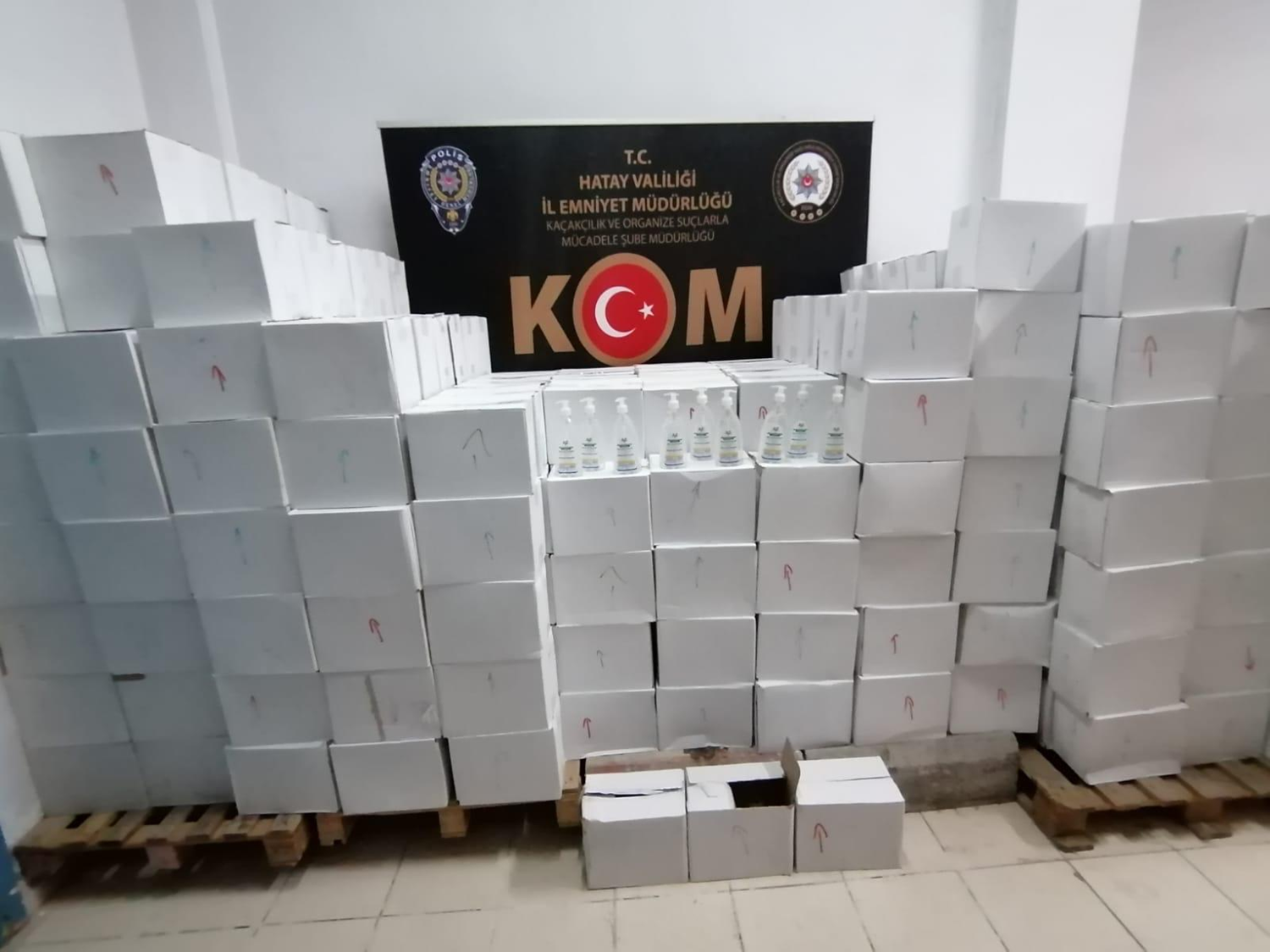 5 bin 400 �i�e ka�ak dezenfektan ele ge�irildi