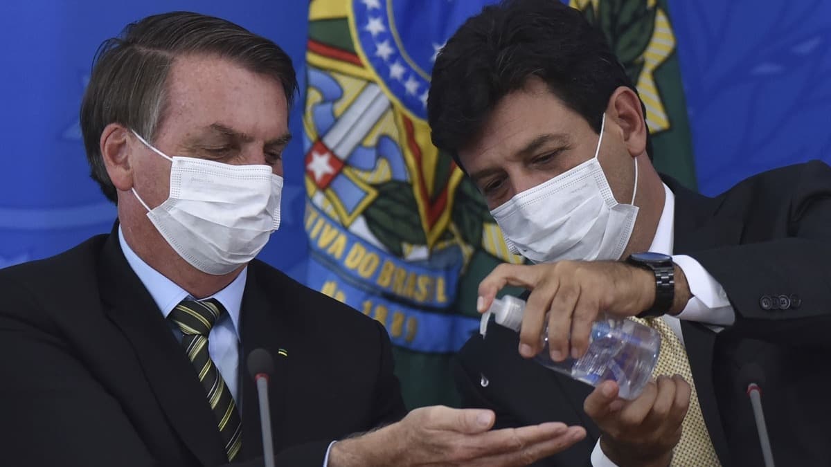 Brezilya Devlet Bakan Bolsonaro, salk bakann grevden ald