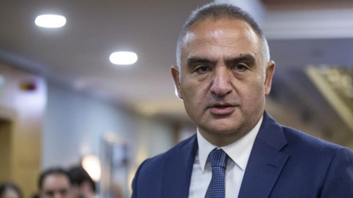 Bakan Ersoy: Koronavirssz alanlara sertifika vereceiz