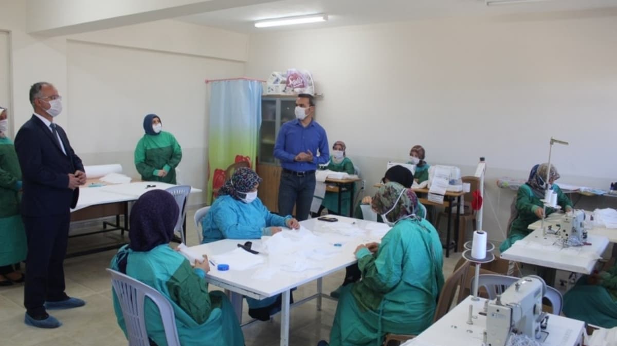 Gnll kadnlarn hedefi 10 bin maske 