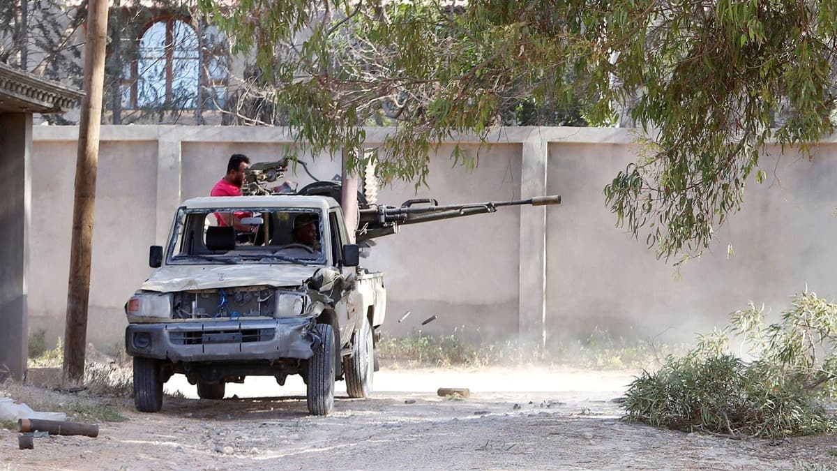 Libya hkmet gleri Havatim askeri kampna girerek 12 Hafter milisini tutuklad