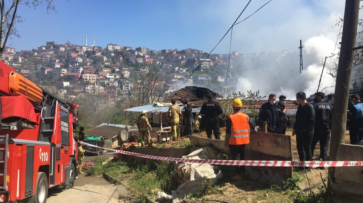 skdar'da 2 katl binada yangn