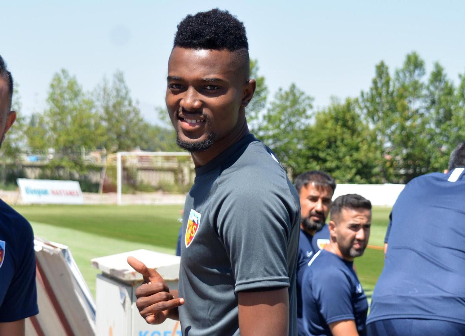 Bernard Mensah'tan ayr�l�k sinyali