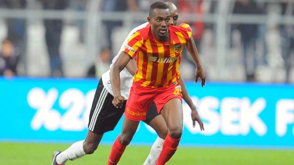 Devlerin g�zdesi Mensah hayalindeki tak�m� a��klad�!