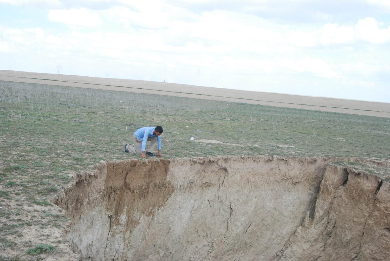 Konya'da 35 metre �ap�nda, 15 metre derinli�inde yeni obruk olu�tu