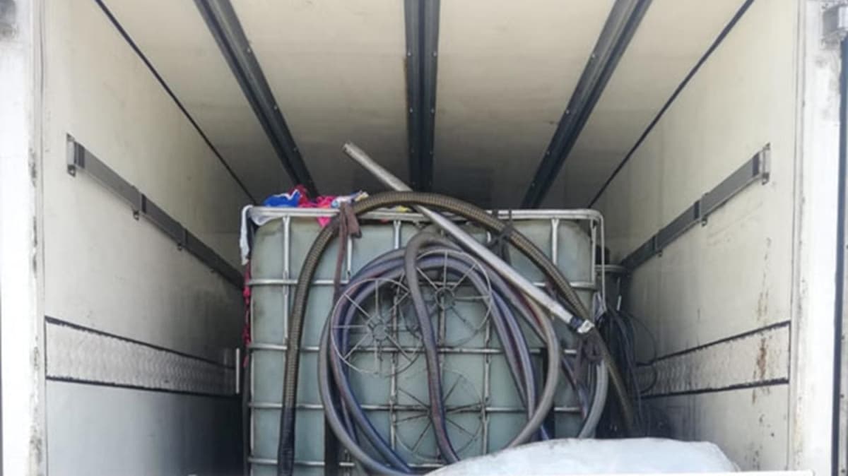 Kamyonette 3 bin 700 litre kaak mazot ele geirildi 