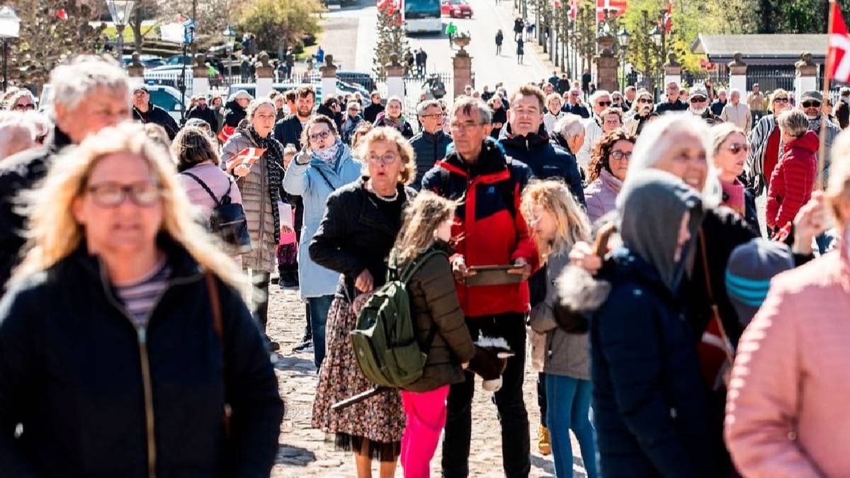 Danimarka'da yeni aama: 500'den fazla kiinin toplanmasna izin verildi!