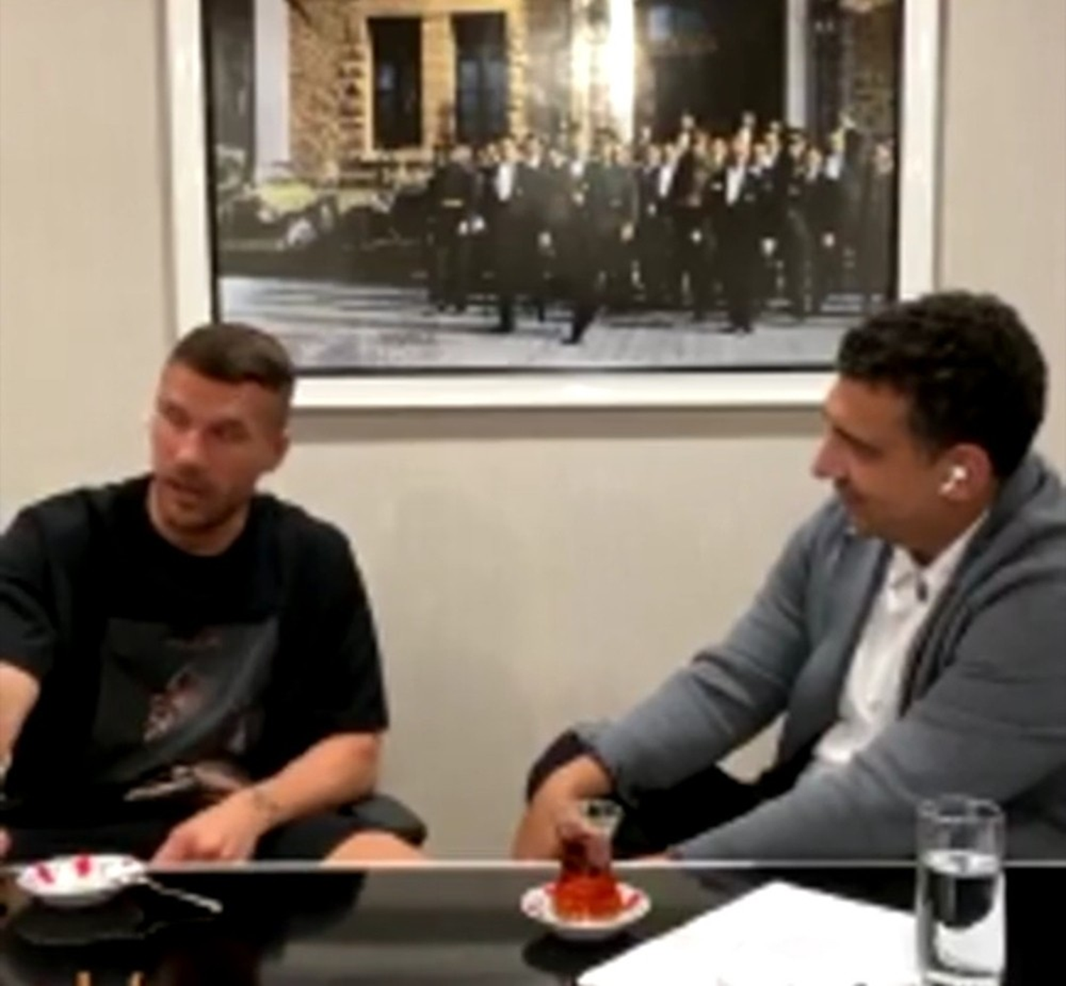 Podolski ya�l� g�re� yapacak!