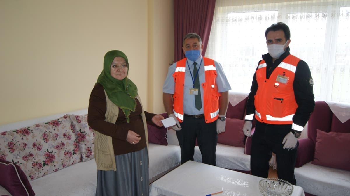 Umre iin biriktirdii paray Milli Dayanma'ya balad Umre iin biriktirdii parayla Milli Dayanma'ya destek verdi