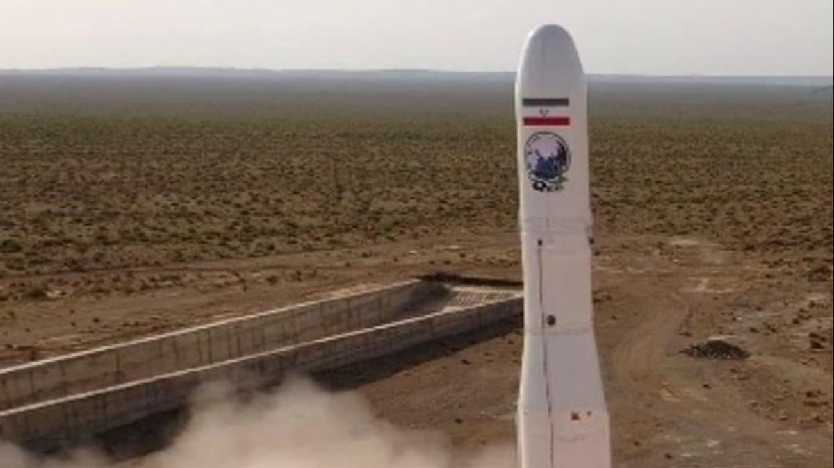 ran ilk askeri uydusunu uzaya frlatt