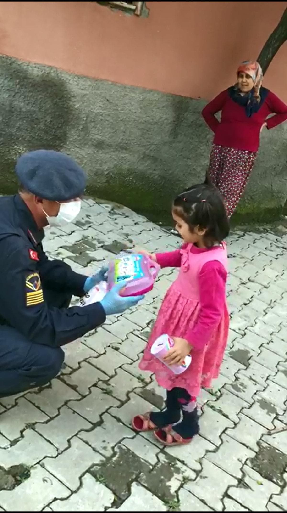 K���k G�ls�m, kumbaras�n� Milli Dayan��ma Kampanyas�na ba���lad�