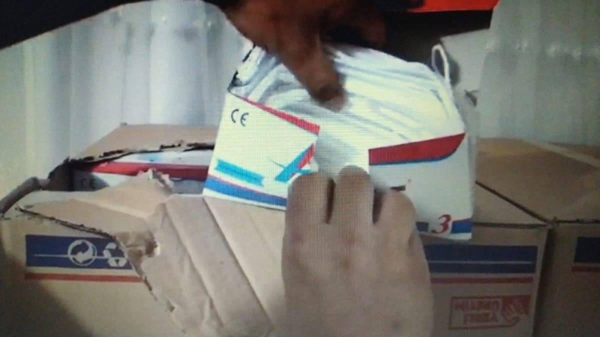 Adana'da 3 farkl operasyonda 700 bin kaak maske ele geirildi