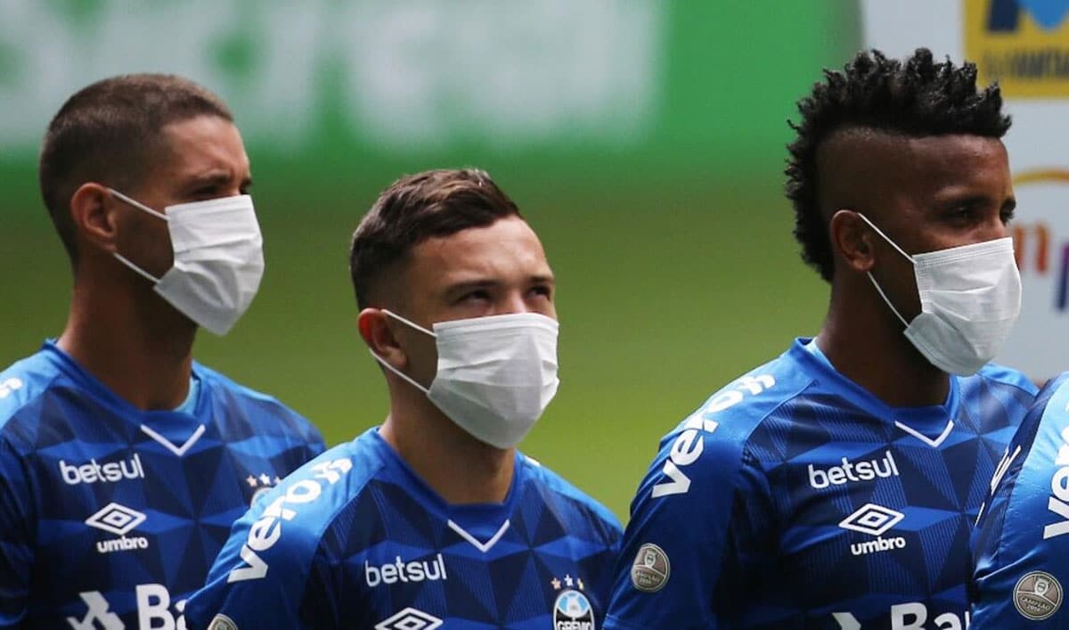Bundesliga'da futbolcular�n maske ile sahaya ��kma olas�l��� inceleniyor