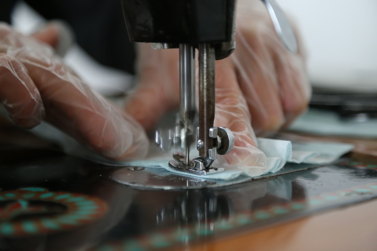 �eyizlik diki� makineleri koronavir�sle m�cadele i�in �al���yor