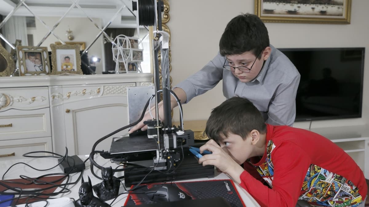 lkretim rencisi kardeler salklara yz siperlii retiyor