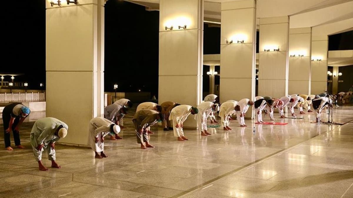 Pakistan'da ilk teravih namaz klnd