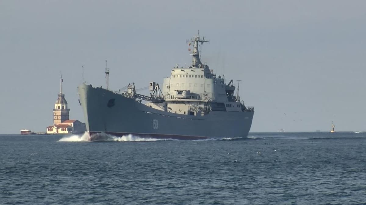 Rus sava gemisi Saratov stanbul Boaz'ndan geerek Karadeniz'e ald