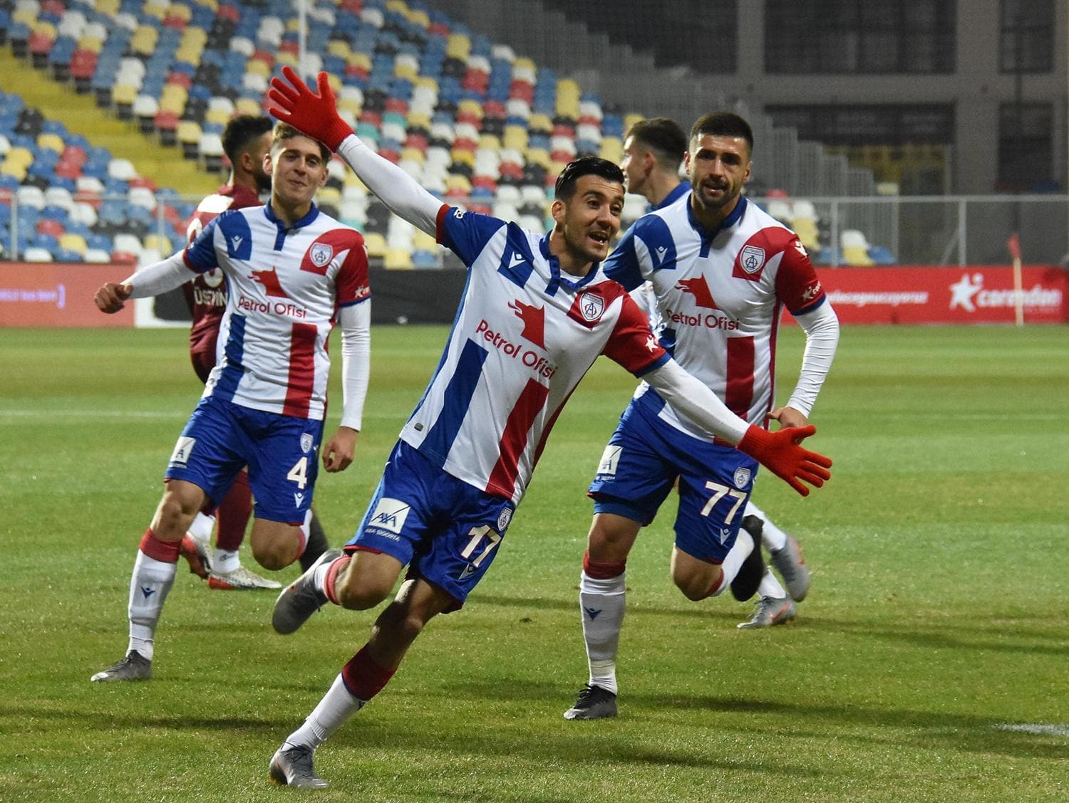 Alt�nordulu Atakan �ner'in g�z� Avrupa'da